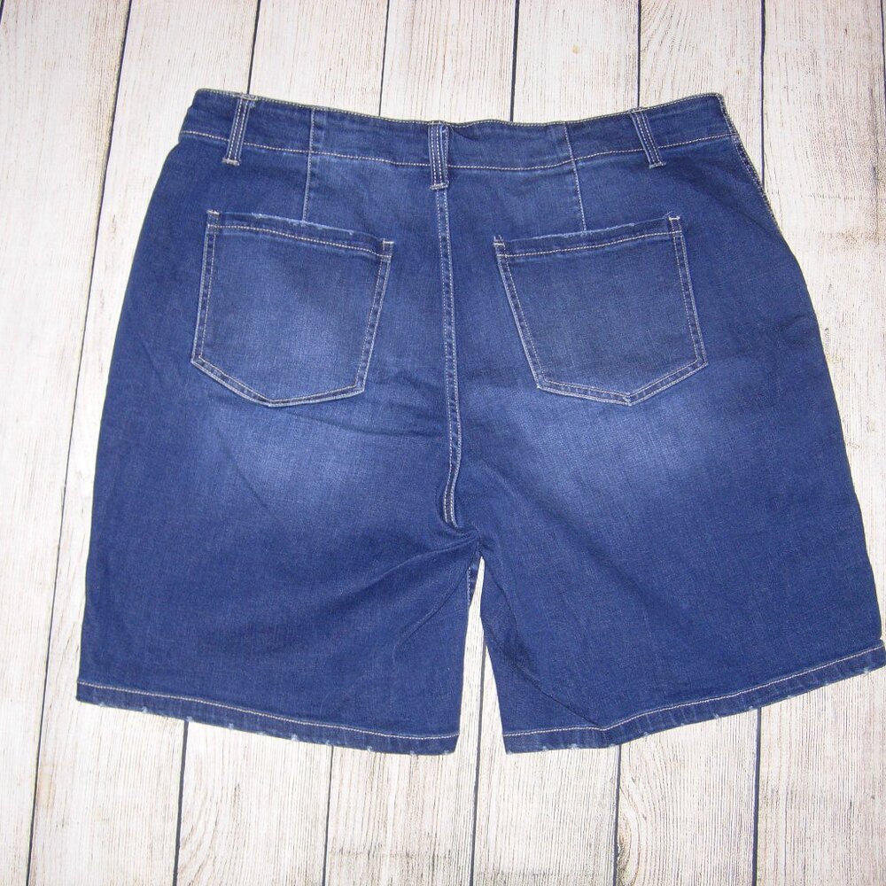 High Rise Shorts 18 - Picture 3 of 3